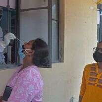 בדיקת קורונה בסיליגורי, הודו. | AFP