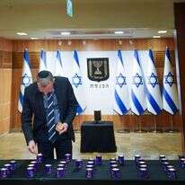 יו"ר הכנסת מדליק נרות לזכר הרוכי האסון במירון. | דוברות הכנסת – נועם מושקוביץ