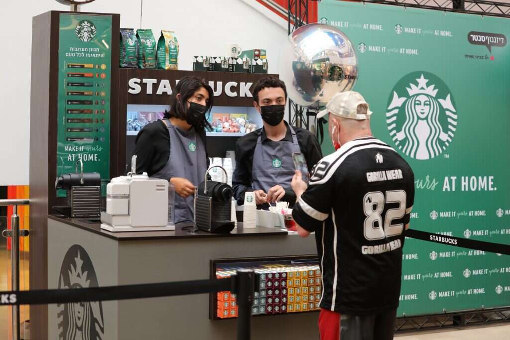 פופ אפ סטארבקס בדיזנגוף סנטר. | עזרא לוי