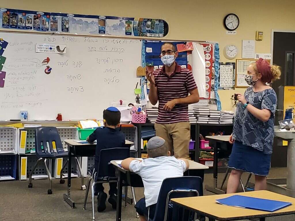 מתן וגליה מגן, שליחי ההסתדרות הציונית העולמית בבית הספר "ג'ואיש אקדמי" באטלנטה. | באדיבות המחלקה לחינוך בהסתדרות הציונית העולמית