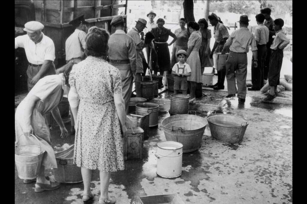 חלוקת מים בירושלים בימי המלחמה. | פין הנס - לע"מ