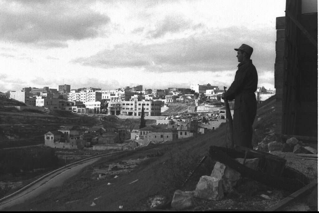 "נס גדול וחשוב מאוד בימי המאבק באויבינו, זהו איחוד הכוחות של
היישוב הירושלמי". שומר על משמרתו אל מול ירושלים. | לע"מ