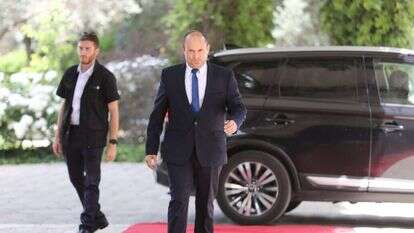 בנט בכניסה לבית הנשיא. | EPA