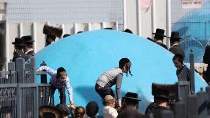 ציון קבר הרשב"י במירון. | EPA