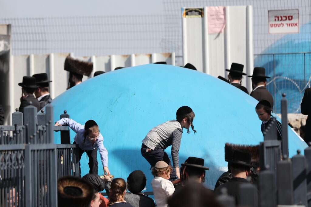 ציון קבר הרשב"י במירון. | EPA