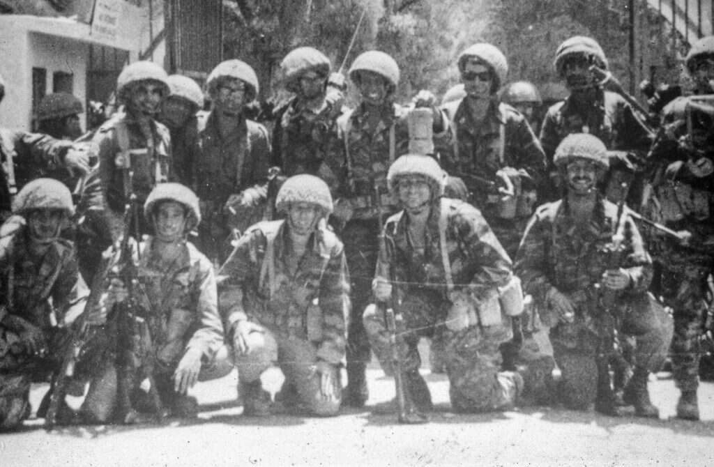 "מישהו שם רימון עשן על הקסדה שלי כבדיחה". לאחר כיבוש אוגוסטה ויקטוריה "מישהו שם רימון עשן על הקסדה שלי כבדיחה". לאחר כיבוש אוגוסטה ויקטוריה