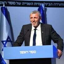 השר רפי פרץ ועידת עם עולם. | שריה דיאמנט מקור ראשון