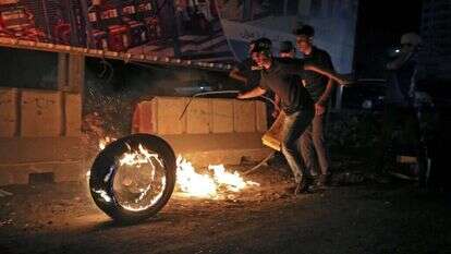 התפרעויות במהלך מבצע שומר החומות. | AFP