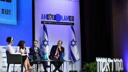 שמחה רוטמן, יוסי טייב, קטי שטרית ושרה ב"ק בוועידת עם עולם. | שריה דיאמנט, מקור ראשון