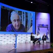 א"ב יהושע בוועידת "עם עולם". | שריה דיאמנט, מקור ראשון