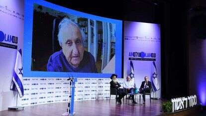 א"ב יהושע בוועידת "עם עולם". | שריה דיאמנט, מקור ראשון