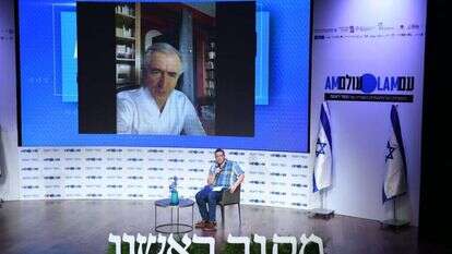 ברנאר־אנרי לוי יחד עם אריאל הורוביץ, עיתונאי מקור ראשון. | שריה דיאמנט