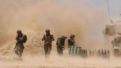 חיילי חיל תותחנים בגבול רצועת עזה. | EPA