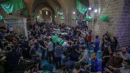 הלוויית חללי חמאס במתקפת צה"ל ברצועת עזה. | AFP