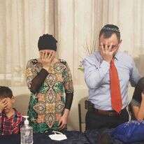 נמצאים על גבול דק מאוד שבין שייכות לבדידות. קבלת עול מלכות שמיים בבית דין לגיור.