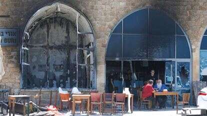 מסעדת "אורי בורי" בעכו שהוצתה במבצע שומר החומות. | סוכנות ג'יני מסעדת "אורי בורי" בעכו שהוצתה במבצע שומר החומות. | סוכנות ג'יני