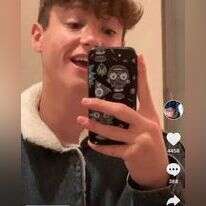 יוני בנט. | מסך מתוך האינסטגרם