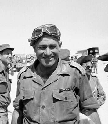 שייקה גביש (שקליאר). | בני הדר, במחנה