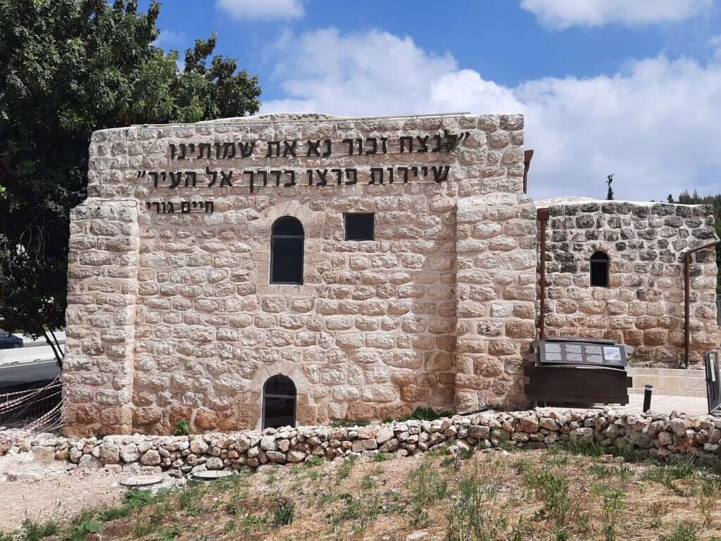 "זה האספלט של 48 ". חאן השיירות. | מאיה פולק