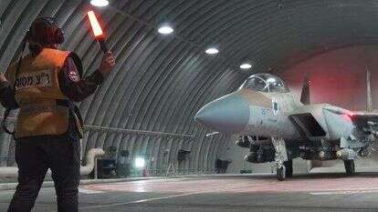 מטוסי חיל האוויר לפני היציאה לביצוע תקיפה בעזה. | מסך מתוך סרטון של דו"צ