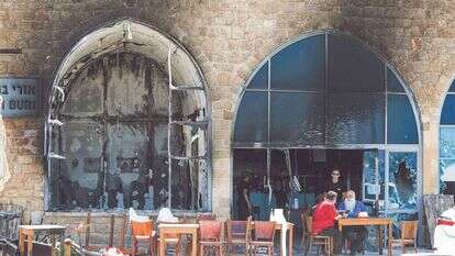 המלון בעכו שנשרף. | ג'יני