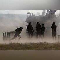 לוחמי כיפת ברזל בפעולה. | EPA לוחמי כיפת ברזל בפעולה. | EPA