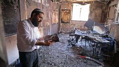 אלוהים גדול. תלמוד התורה שהוצת בידי פורעים בלוד, השבוע. | איי.אף.פי