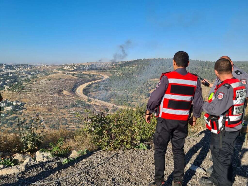 השריפה סמוך להר אדר בהרי ירושלים. | דוברות כבאות והצלה
