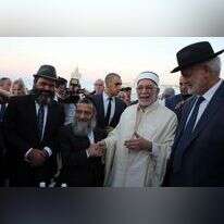 הרב ביתן עם בכיר במפלגת השלטון התוניסאית לפני סעודת האיפטאר ברמדאן, 2015 | EPA