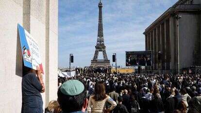 הפגנות בפריז במחאה על אי העמדתו לדין של רוצח שרה הלימי. | AFP אריאל קנדל