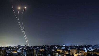 יירוט של כיפת ברזל של טילים שנורו מרצועת עזה לישראל. | AFP