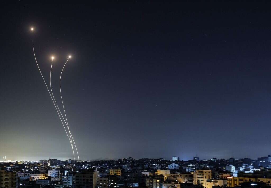 יירוט של כיפת ברזל של טילים שנורו מרצועת עזה לישראל. | AFP
