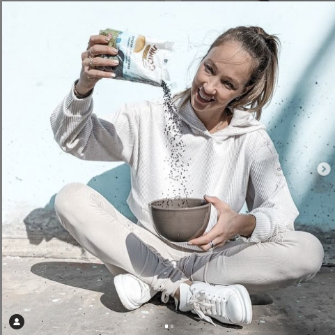 ניקול שרון. | מסך