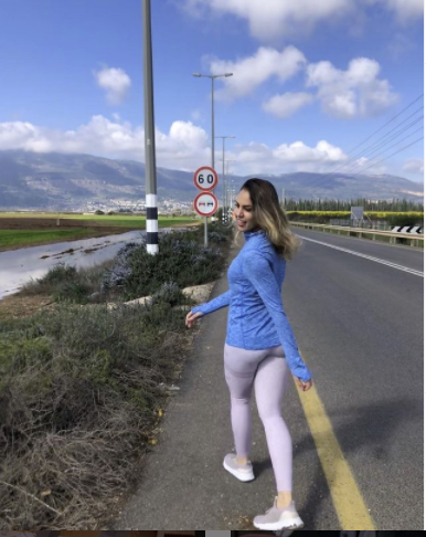 ספיר אליס. | מסך