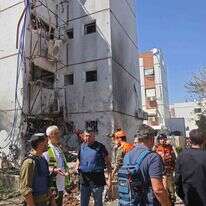 הדרישה מדובר צה"ל היא כי ידווח מיד מאיפה נורו 
הטילים, כמה נורו והאם יורטו". פגיעה בבית באשדוד. | איי.אף.פי