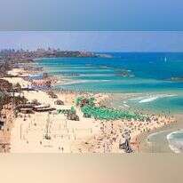 חוף ים בתל אביב. | שאטרסטוק