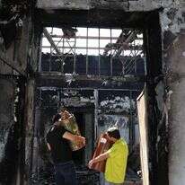 ספרי תורה מוצאים מבית כנסת שרוף בלוד. | אי.פי.איי