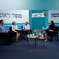 פאנל בכנס "ואהבתם את הגר" בהנחיית עטרה גרמן (מימין), ובהשתתפות יונתן דובוב, יעל בלנקי ומתן כהנא. | שריה דיאמנט