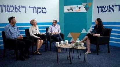 פאנל בכנס "ואהבתם את הגר" בהנחיית עטרה גרמן (מימין), ובהשתתפות יונתן דובוב, יעל בלנקי ומתן כהנא. | שריה דיאמנט