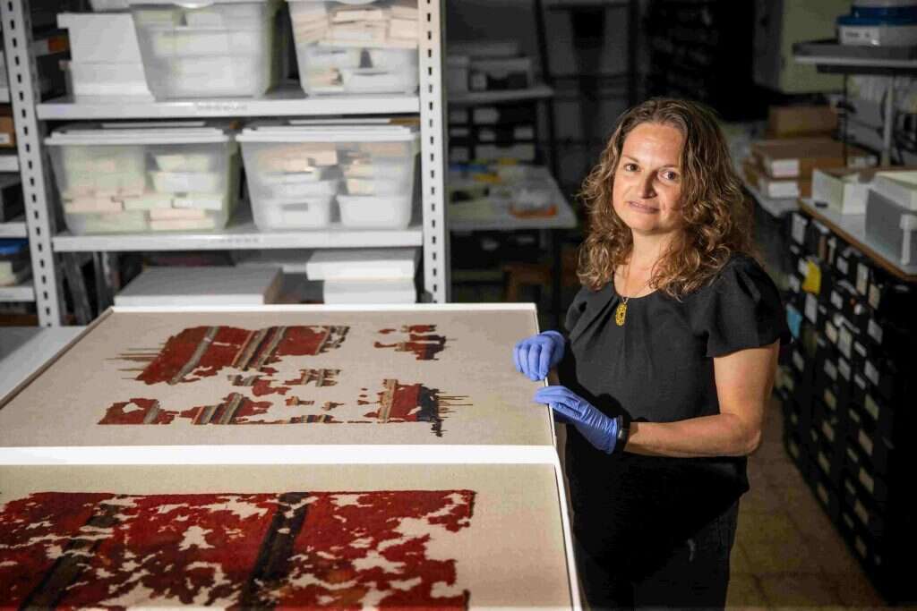 רוחב הפסים מעיד על מעמד. נעמה סוקניק וקרעי כותונות . | יונתן זינדל - פלאש 90