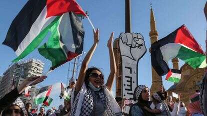 מפגן תמיכה בחמאס בביירות. | EPA מפגן תמיכה בחמאס בביירות. | EPA