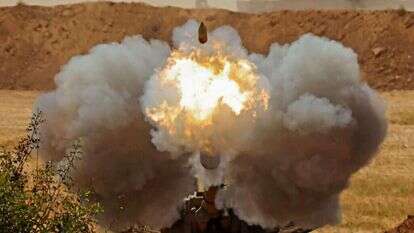 צה"ל משיב אש לעבר רצועת עזה. | AFP