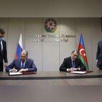 שר החוץ של אזרבייג'ן יחד עם שר החוץ הרוסי במעמד טקס חתימה, החודש. | EPA