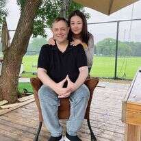 בהקשר המגפה שמח שהסינים קשוחים ולא מעגלים פינות. עופר דקל ואשתו. | באדיבות המצולם