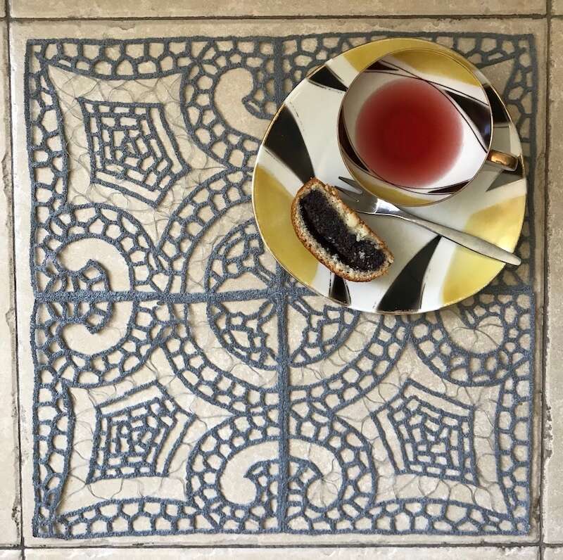 אריח רקום מתוך עירוח, בית ליבלינג. | סלי קריסטל