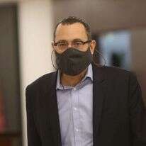 האוזר. | אלכס קולומויסקי