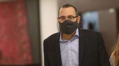 האוזר. | אלכס קולומויסקי