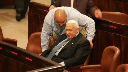 אריאל שרון ובנו עומרי. | מרים צחי