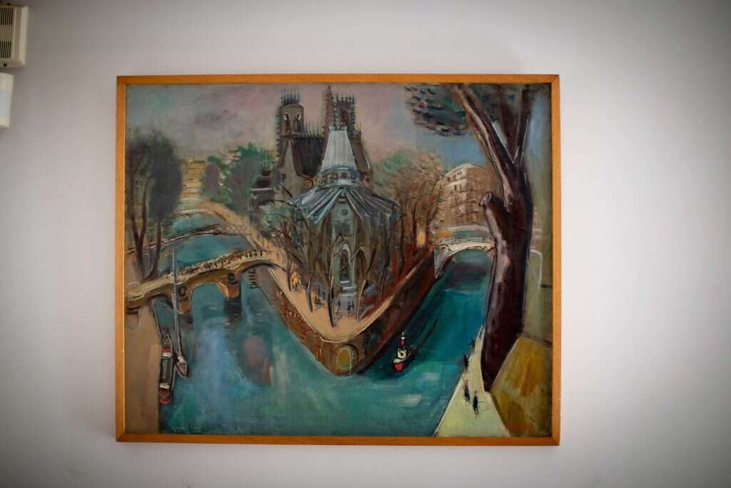 לא התקופה הטובה בחייו. ציור קתדרלת נוטרדאם בפריז מאת נחום גוטמן.