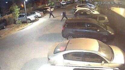 בקבוקי תבערה בלוד. | מסך מתוך סרטון האבטחה בקבוקי תבערה בלוד. | מסך מתוך סרטון האבטחה